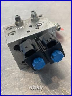 2016 New Holland L228 Skid Steer Loader Hydraulic Block 84256531