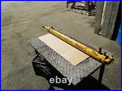 Hydraulic Lift Cylinder For Boom Off A Ford Cl40 Skid Steer