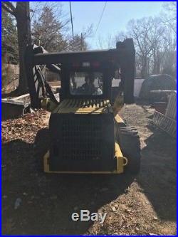 Lx885 New Holland USED with 15ft Trailer