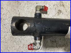 New Holland LX665 Right/Passenger Hydraulic Cylinder Used P/N 86633433