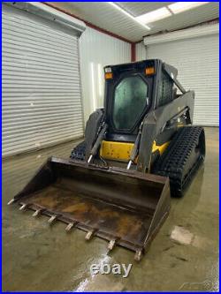 New Holland Lt185b With A/c Heat. Hydraulic Quick Attach Smooth Bucket